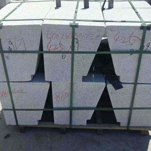 南平 芝麻白异形坐凳，石凳