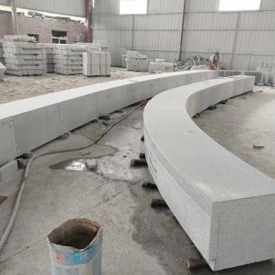 南平芝麻白花岗岩石板材 园林光面弧形坐凳