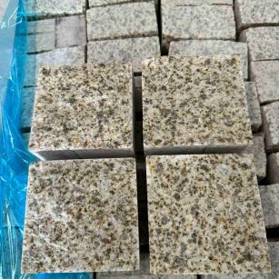 南平 黄金麻花岗岩自然面小方块，弹石，马蹄石等