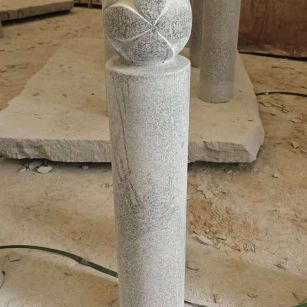 南平 芝麻白花岗岩石材挡车石柱、停车柱、圆柱挡车柱、方柱挡车柱等