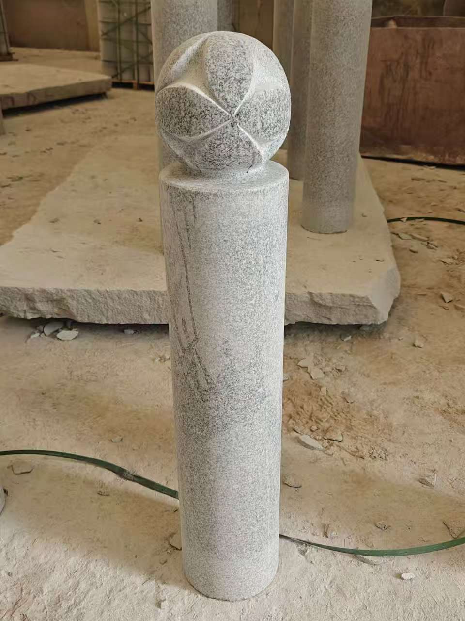 南平 芝麻白花岗岩石材挡车石柱、停车柱、圆柱挡车柱、方柱挡车柱等