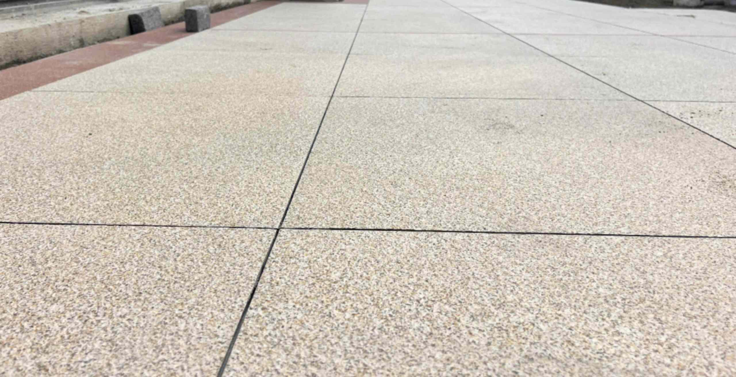 南平 黄金麻花岗岩石板材荔枝面地面铺装效果