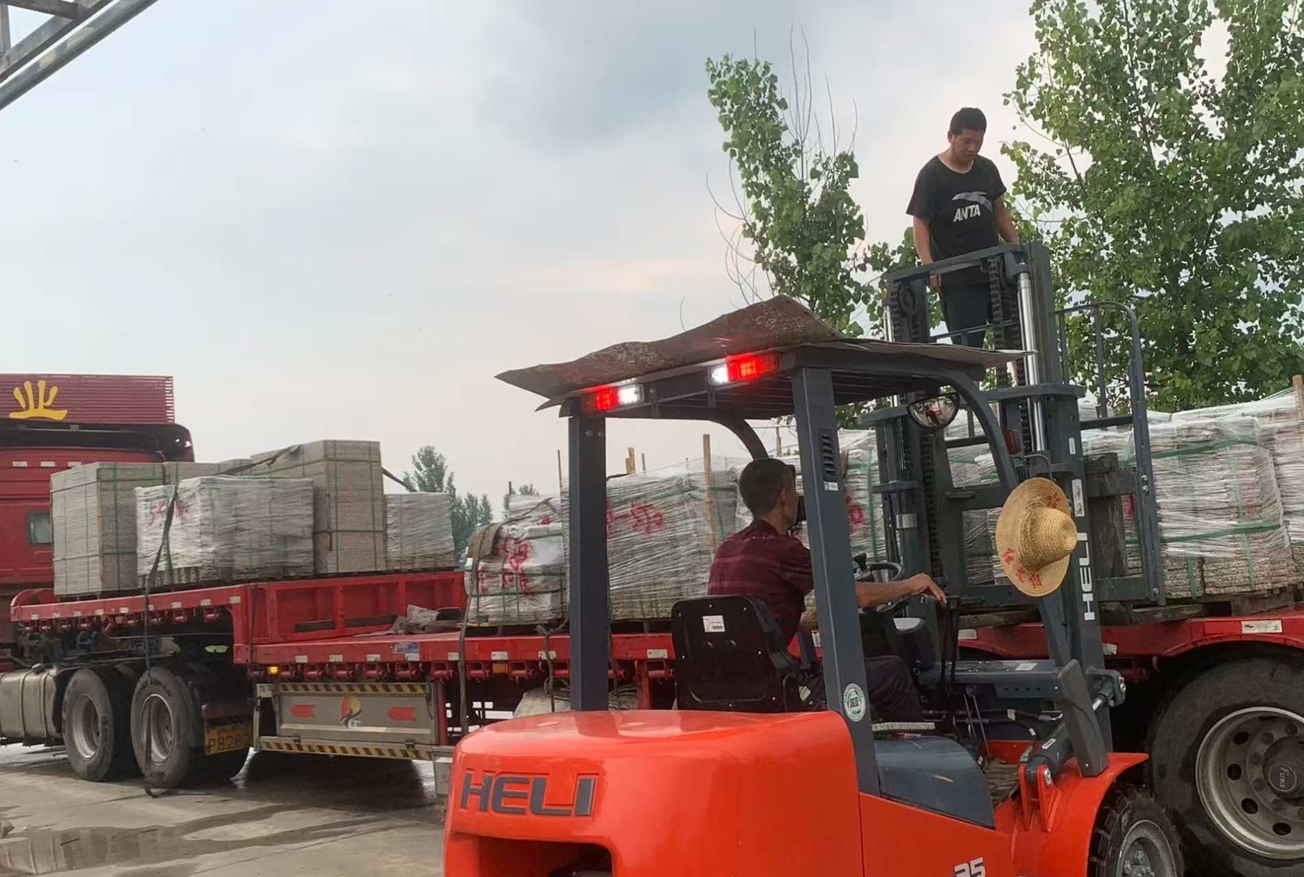 南平 黄金麻冰裂纹，地铺石装车