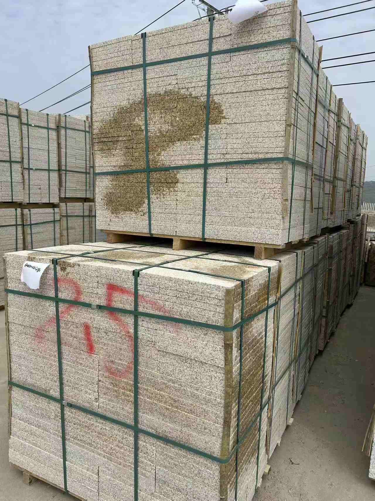 南平 黄金麻花岗岩石材荔枝面地铺石2.5*300*600