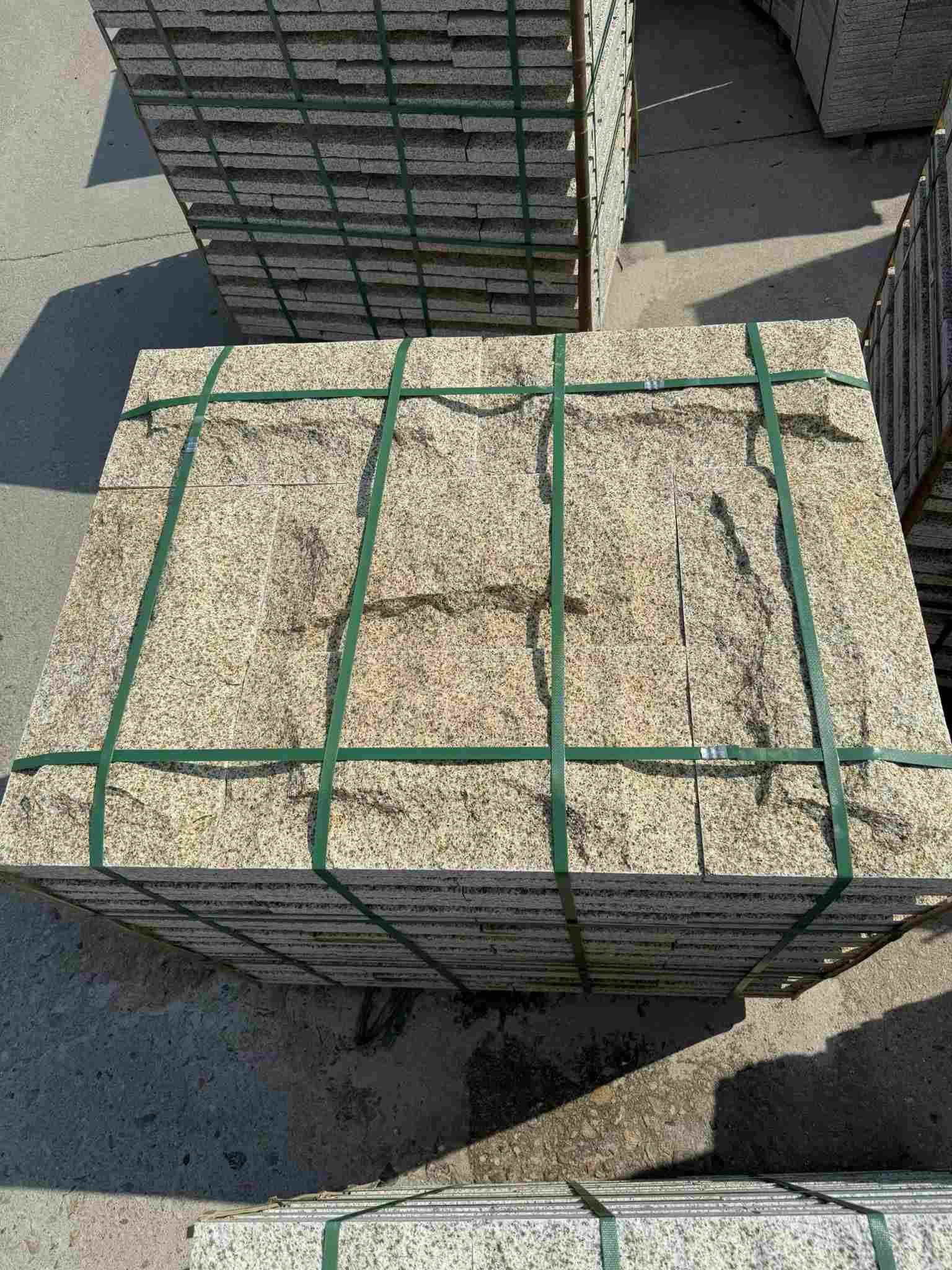 南平 黄金麻花岗岩石材自然面蘑菇石成品