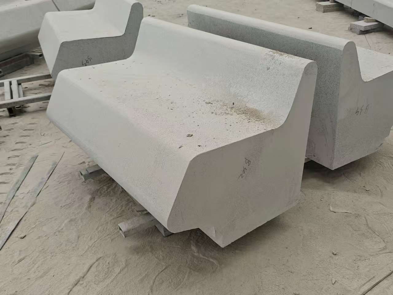 南平 芝麻白花岗岩异形坐凳，石凳