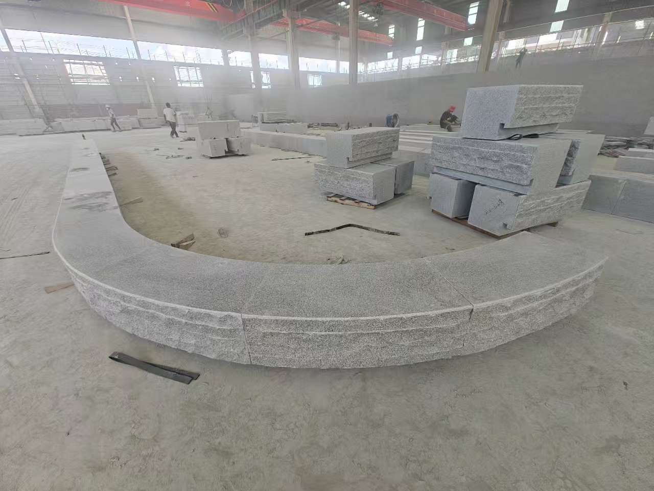 南平 芝麻白异形坐凳，自然面光面弧形加工