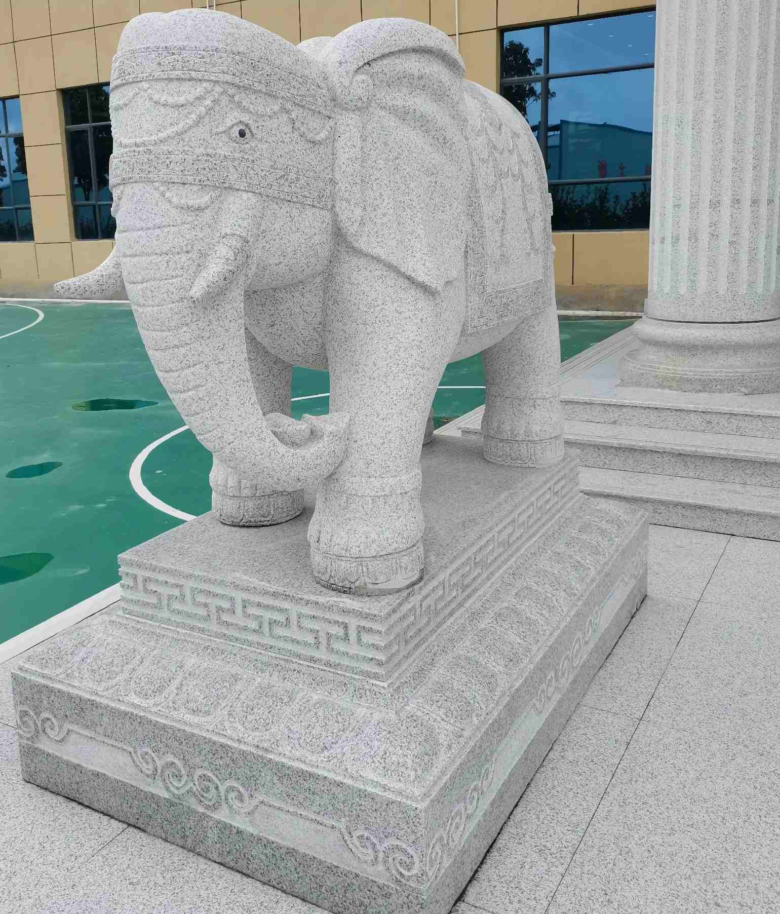 南平 白麻花岗岩动物异形石雕-大象