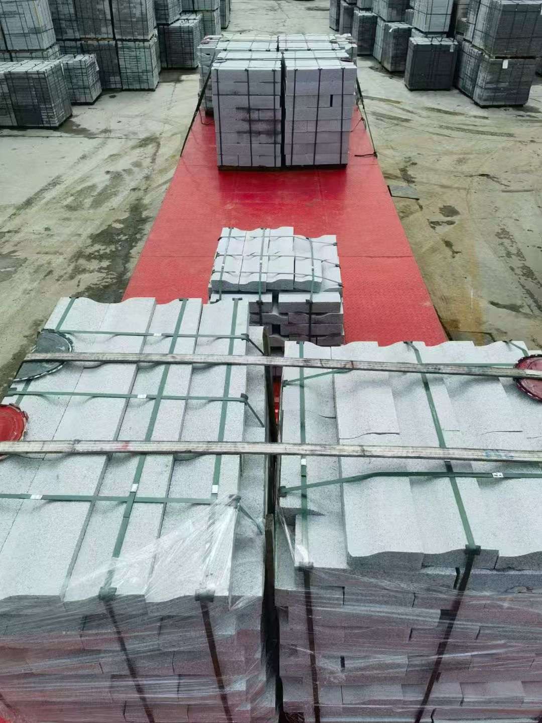 南平 芝麻白仿形加直形路沿石出货日常