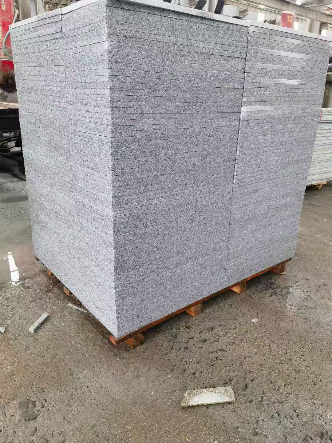 南平 芝麻白火烧面1.8厚300*600地铺石，尺寸标准，厚薄均匀