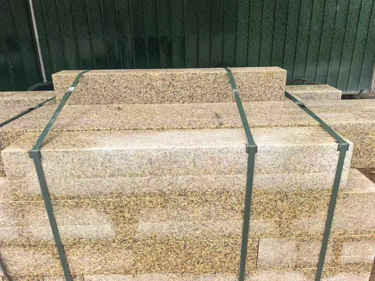 南平 黄金麻花岗岩石材机切面栏杆料半成品