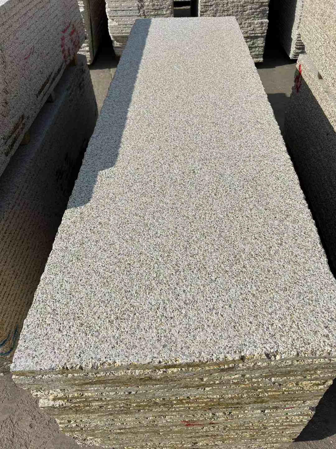 南平 黄金麻花岗岩荔枝面毛板，半成品