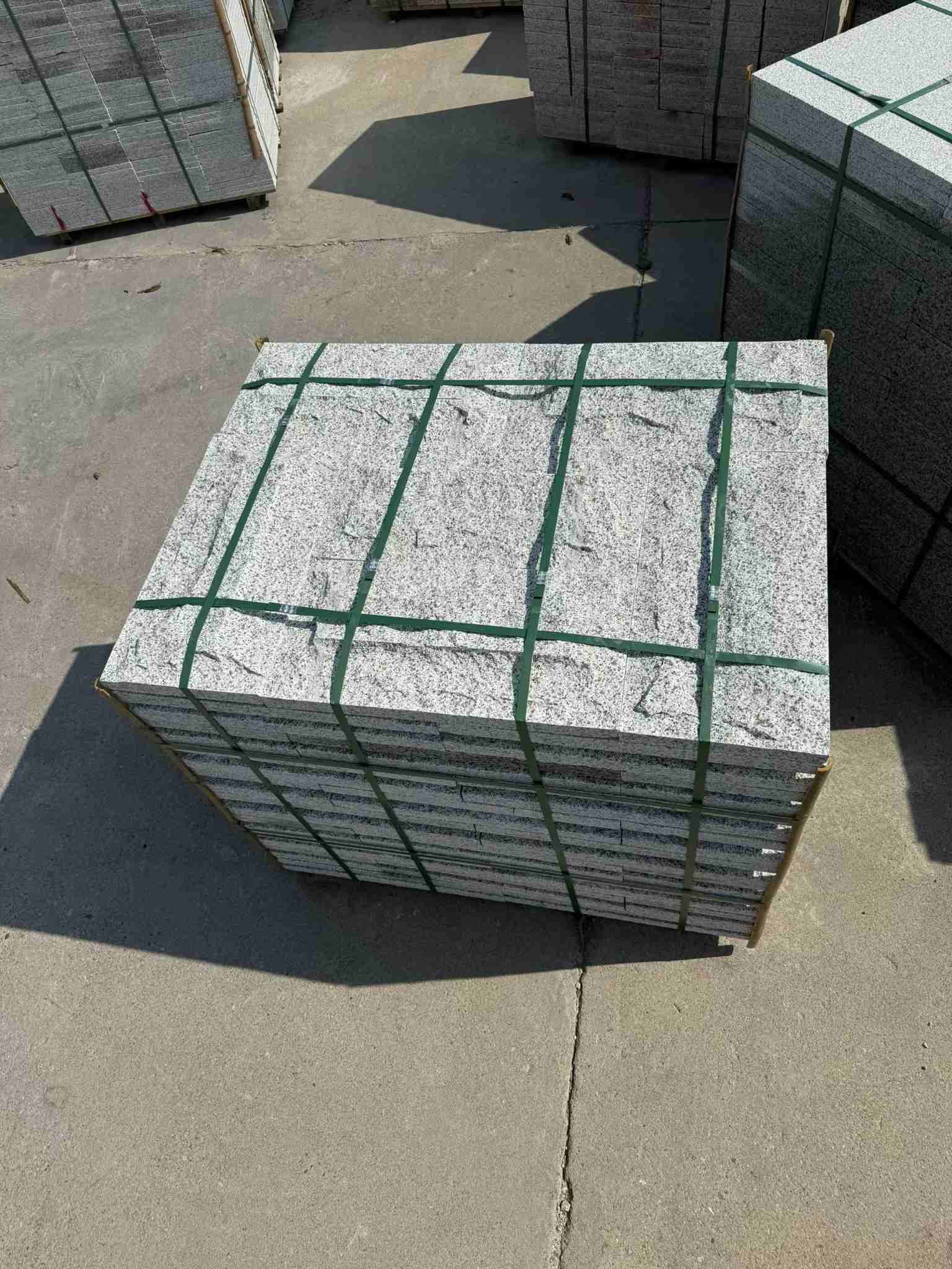 南平 白麻花岗岩石材自然面蘑菇石成品